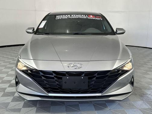 Shimmering Silver Pearl 2022 Hyundai ELANTRA SEL