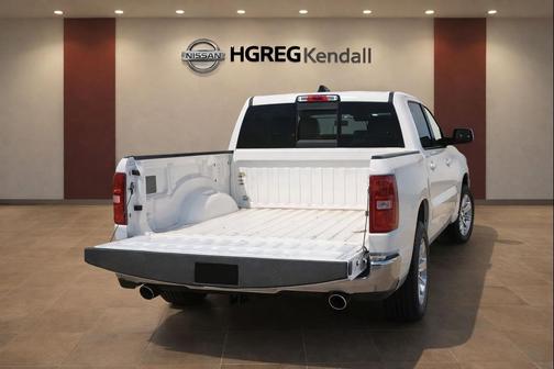 Bright White Clearcoat 2025 RAM 1500 Big Horn/Lone Star