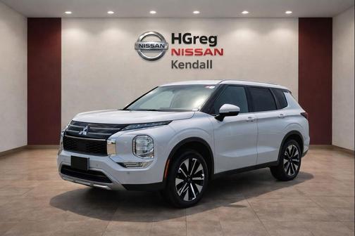 White Diamond 2025 Mitsubishi Outlander SE 2.5 S-AWC