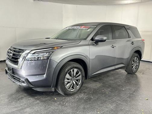 2022 Nissan Pathfinder S 2WD