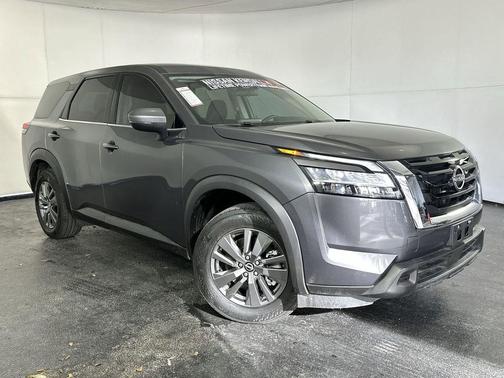 2022 Nissan Pathfinder S 2WD