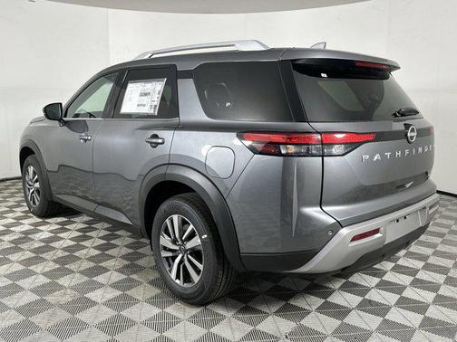 2025 Nissan Pathfinder SL FWD