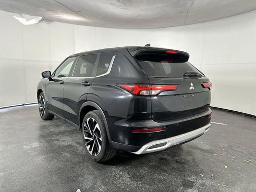 Black 2022 Mitsubishi Outlander SE 2.5 2WD