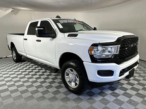 Bright White Clearcoat 2024 RAM 2500 Tradesman Crew Cab 4x4 8' Box