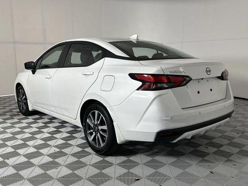 Aspen White Tricoat 2025 Nissan Versa 1.6 SV