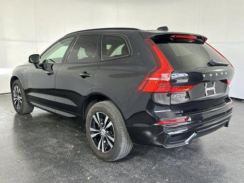 2024 Volvo XC60 Recharge Plug-In Hybrid T8 Core Dark Theme