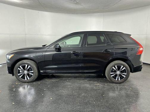 2024 Volvo XC60 Recharge Plug-In Hybrid T8 Core Dark Theme