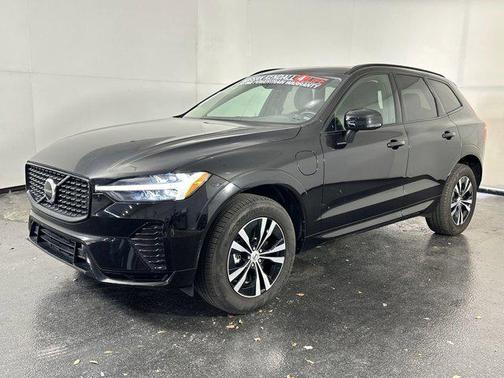 2024 Volvo XC60 Recharge Plug-In Hybrid T8 Core Dark Theme