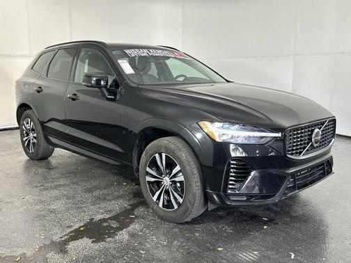 2024 Volvo XC60 Recharge Plug-In Hybrid T8 Core Dark Theme