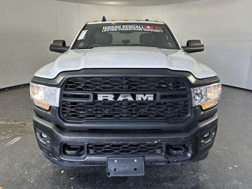 2022 RAM 2500 Tradesman Crew Cab 4x2 8' Box