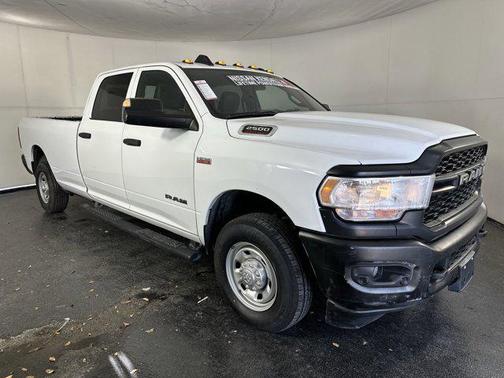 2022 RAM 2500 Tradesman Crew Cab 4x2 8' Box
