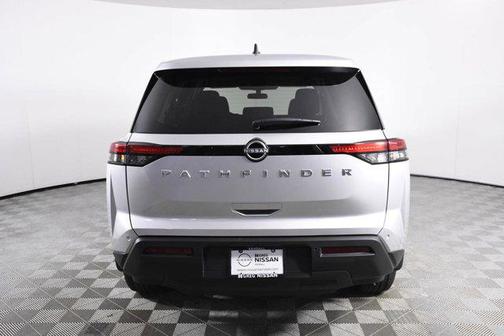 2025 Nissan Pathfinder S FWD