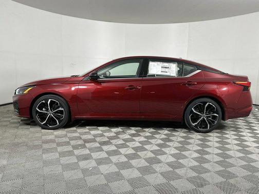 2025 Nissan Altima SR FWD