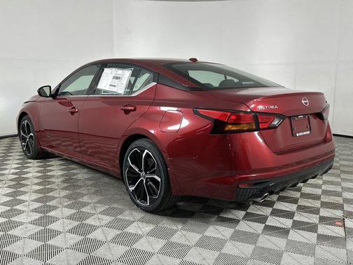 2025 Nissan Altima SR FWD
