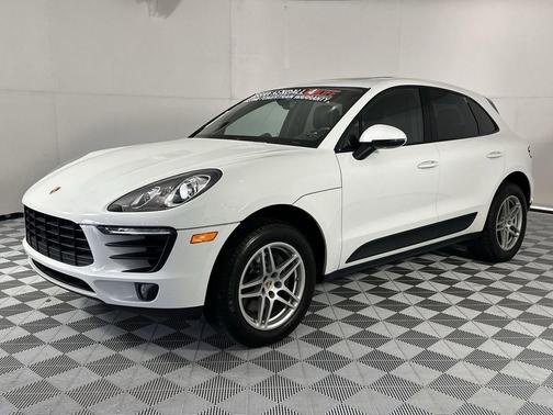 White 2017 Porsche Macan Macan