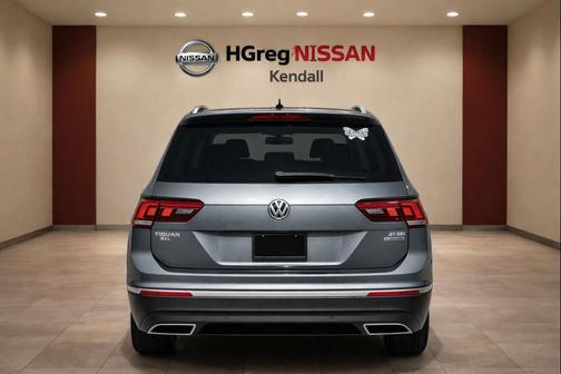 Platinum Gray Metallic 2018 Volkswagen Tiguan 2.0T SEL