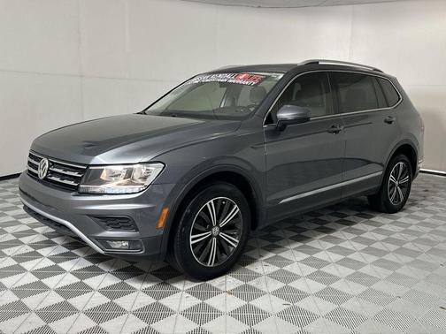 Platinum Gray Metallic 2018 Volkswagen Tiguan 2.0T SEL