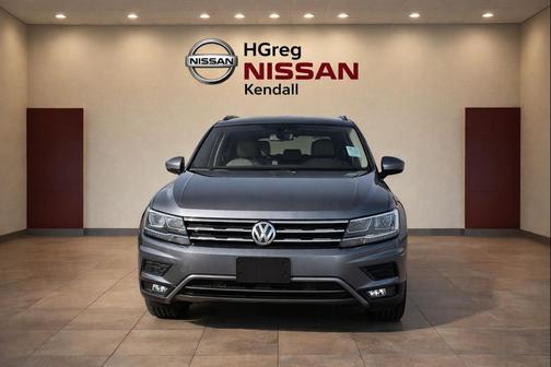Platinum Gray Metallic 2018 Volkswagen Tiguan 2.0T SEL