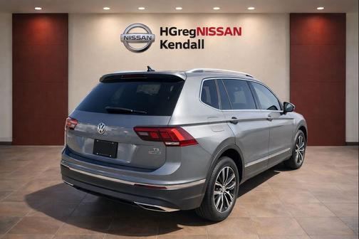 Platinum Gray Metallic 2018 Volkswagen Tiguan 2.0T SEL