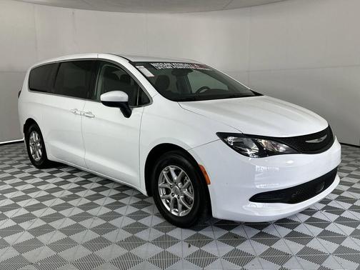 Bright White Clearcoat 2023 Chrysler Voyager LX