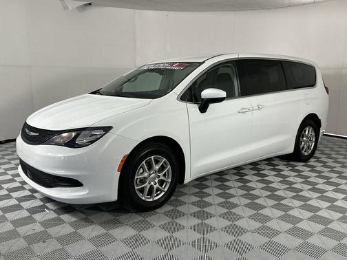 Bright White Clearcoat 2023 Chrysler Voyager LX