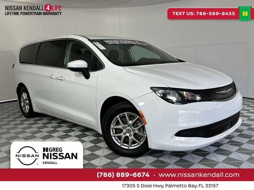 Bright White Clearcoat 2023 Chrysler Voyager LX