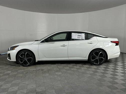 2025 Nissan Altima SR FWD
