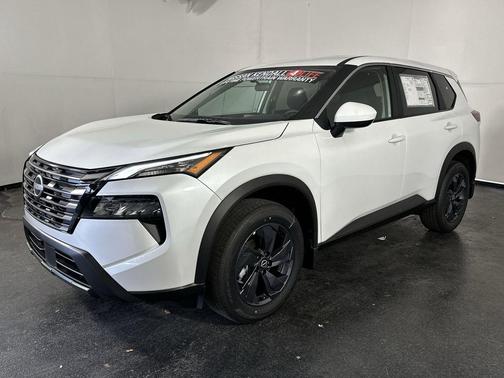 Everest White Pearl Tricoat 2026 Nissan Rogue SV