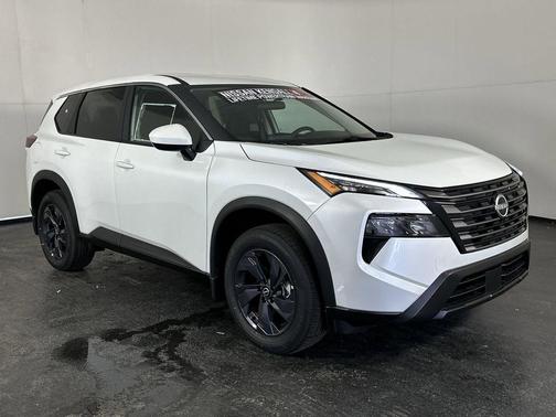 Everest White Pearl Tricoat 2026 Nissan Rogue SV