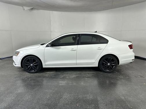Pure White 2018 Volkswagen Jetta 1.8T SE Sport