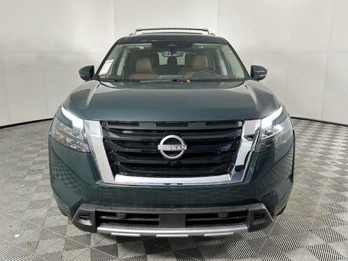 2025 Nissan Pathfinder Platinum FWD