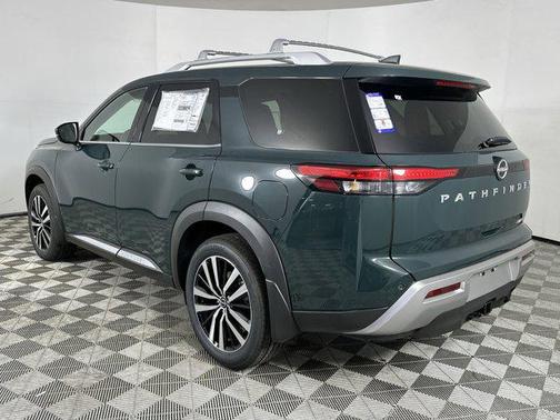 2025 Nissan Pathfinder Platinum FWD