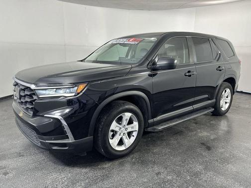 2023 Honda Pilot 2WD LX