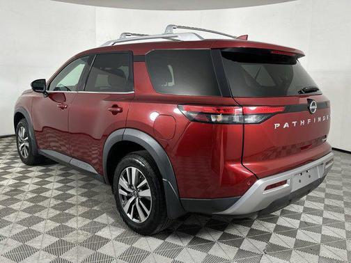 2022 Nissan Pathfinder SL 4WD