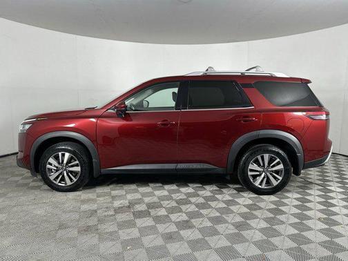 2022 Nissan Pathfinder SL 4WD