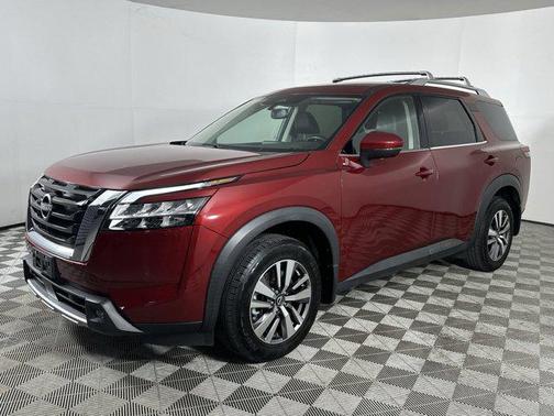 2022 Nissan Pathfinder SL 4WD