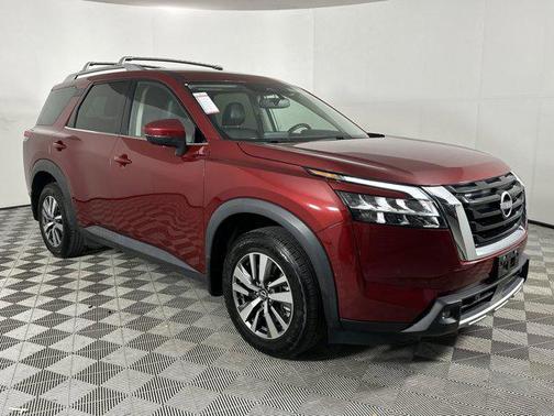 2022 Nissan Pathfinder SL 4WD