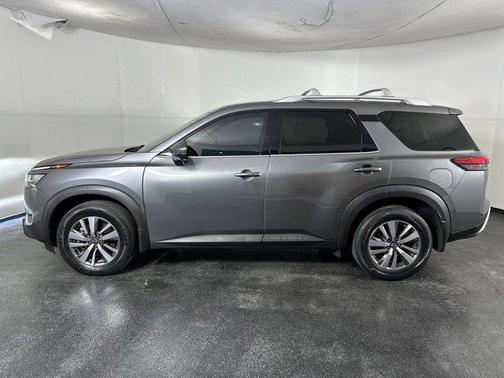 2022 Nissan Pathfinder SL 4WD