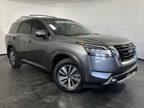 2022 Nissan Pathfinder SL 4WD