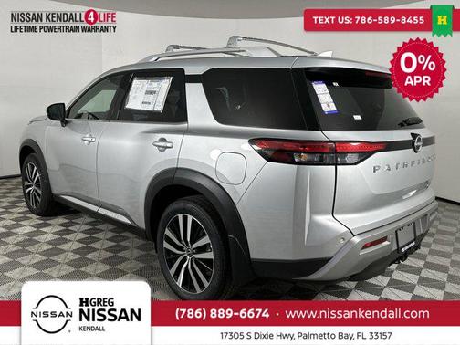 2025 Nissan Pathfinder Platinum FWD