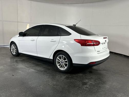 OXFORD WHITE 2018 Ford Focus SE
