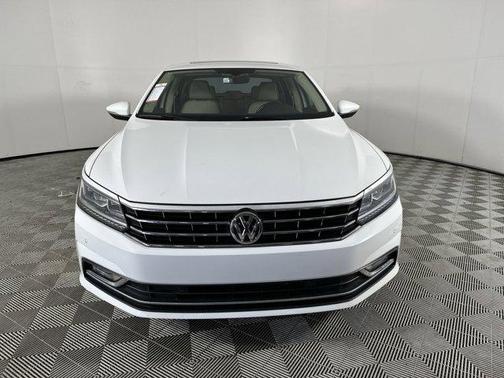 2017 Volkswagen Passat 1.8T SE w/Technology
