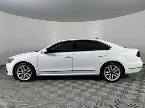 2017 Volkswagen Passat 1.8T SE w/Technology