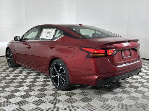 2025 Nissan Altima SR FWD