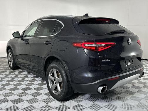 Vulcano Black Metallic 2021 Alfa Romeo Stelvio Base