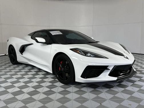 Arctic White 2024 Chevrolet Corvette Stingray w/2LT