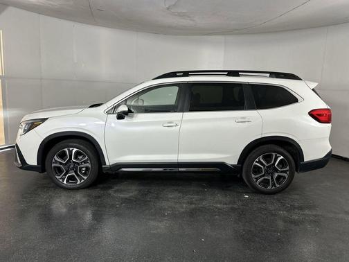 Crystal White Pearl 2023 Subaru Ascent Limited 7-Passenger