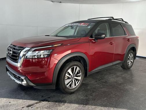 2022 Nissan Pathfinder SL 2WD