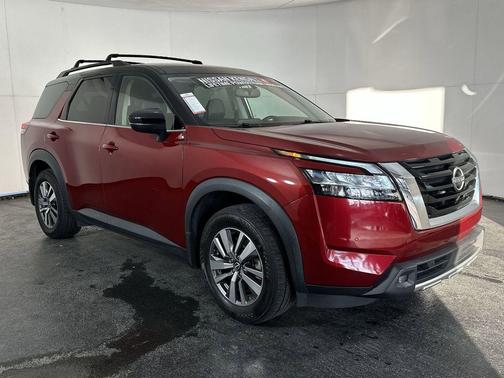 2022 Nissan Pathfinder SL 2WD