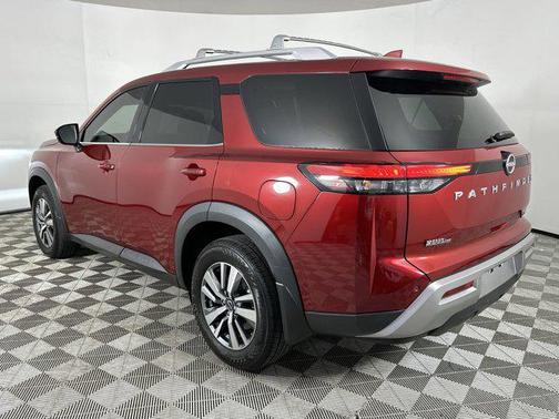 2023 Nissan Pathfinder SL FWD